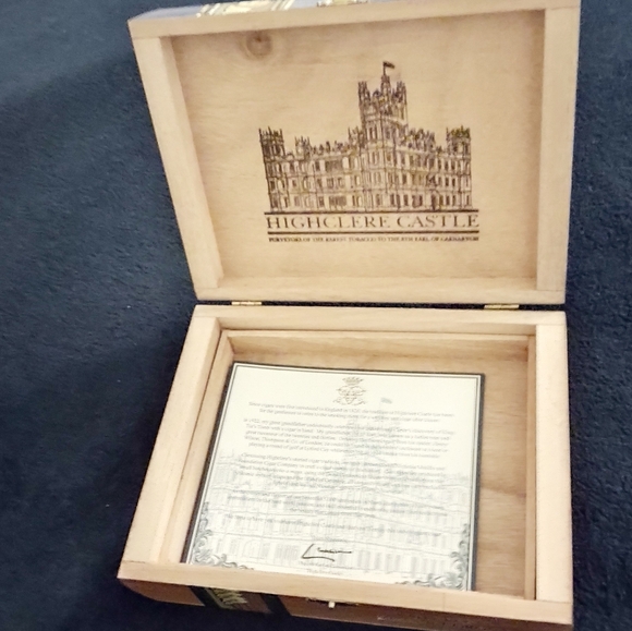 Highclere Castle cigar box - Picture 2 of 5
